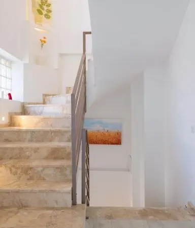 Villa Charming 3bed W/ Pool, Very Close To Centre *