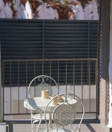 Villa Charming 3bed W/ Pool, Very Close To Centre