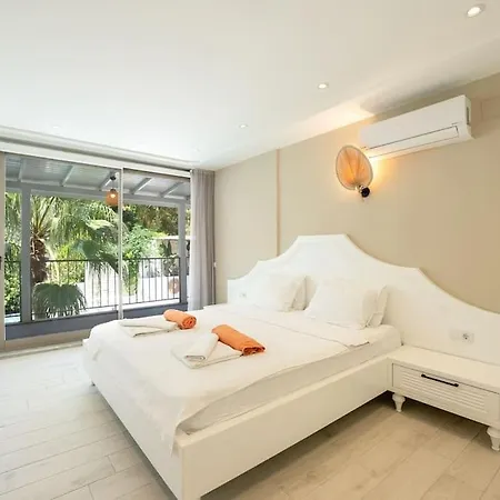 Charming 3bed W/ Pool, Very Close To Centre