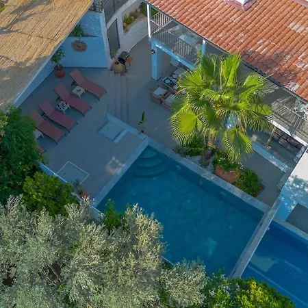 Villa Charming 3bed W/ Pool, Very Close To Centre *