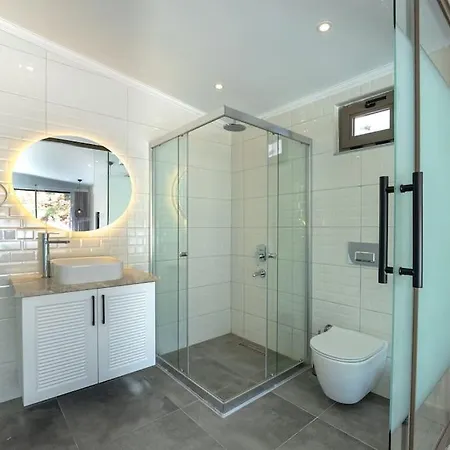 Villa Charming 3bed W/ Pool, Very Close To Centre