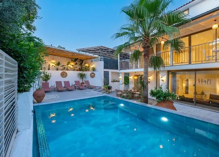 Charming 3bed W/ Pool, Very Close To Centre