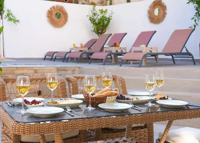 Charming 3bed W/ Pool, Very Close To Centre Villa *