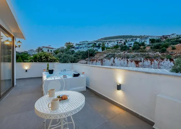 Charming 3bed W/ Pool, Very Close To Centre