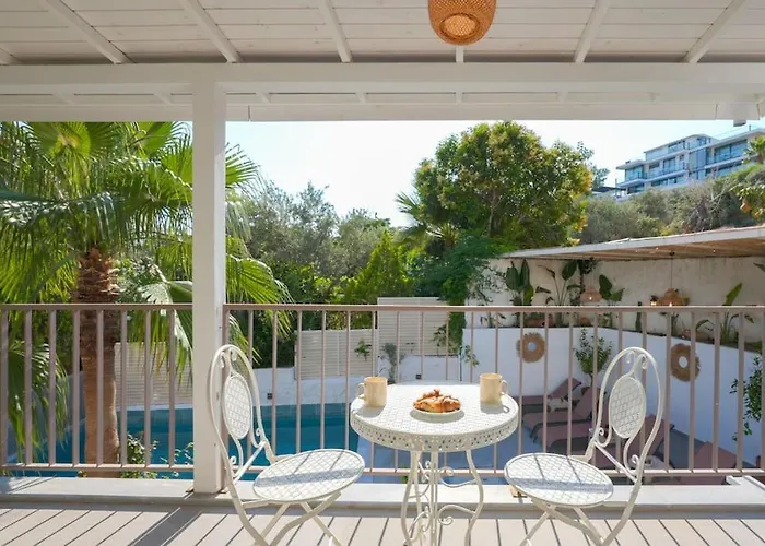 Charming 3bed W/ Pool, Very Close To Centre *