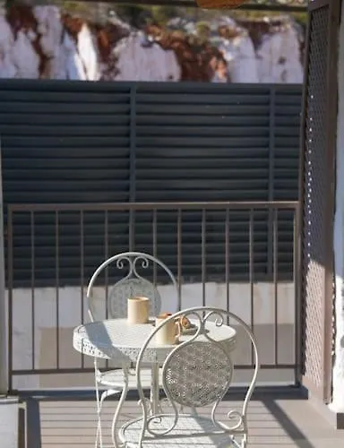 Villa Charming 3bed W/ Pool, Very Close To Centre