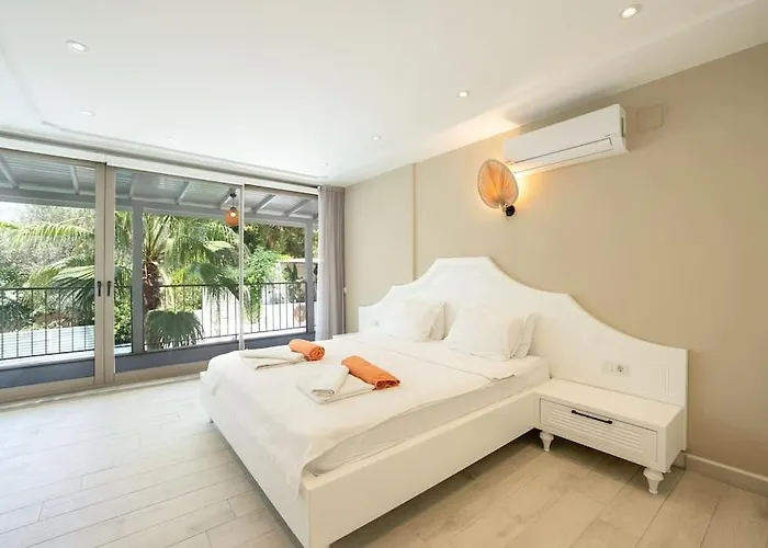 Charming 3bed W/ Pool, Very Close To Centre