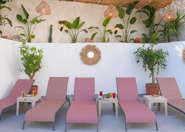 Charming 3bed W/ Pool, Very Close To Centre Villa