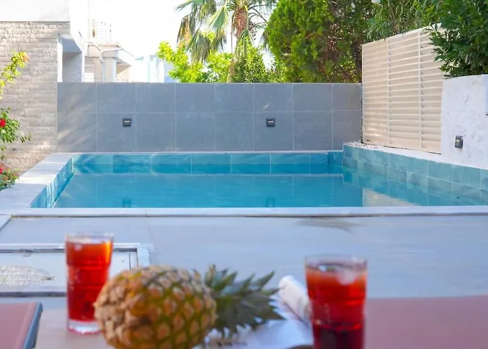 Villa Charming 3bed W/ Pool, Very Close To Centre