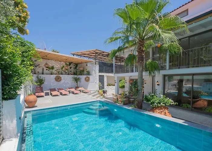 Charming 3bed W/ Pool, Very Close To Centre Villa
