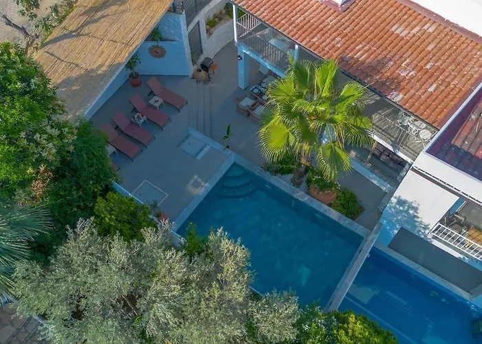 Villa Charming 3bed W/ Pool, Very Close To Centre *