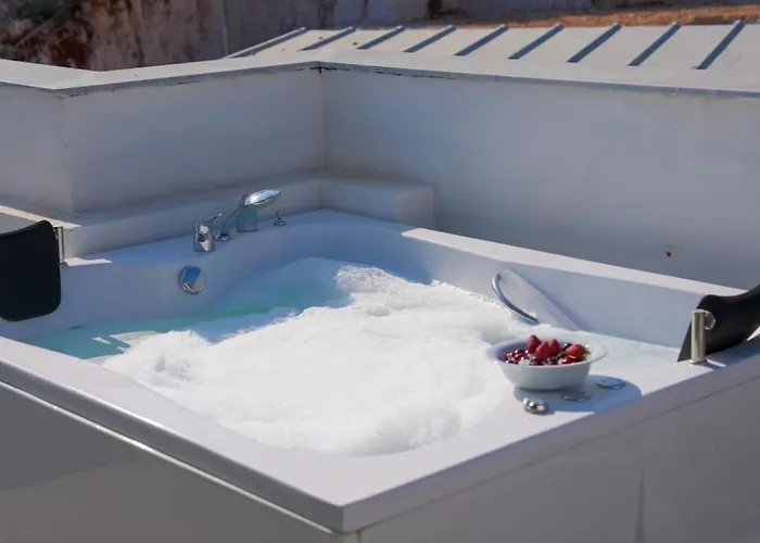 Charming 3bed W/ Pool, Very Close To Centre