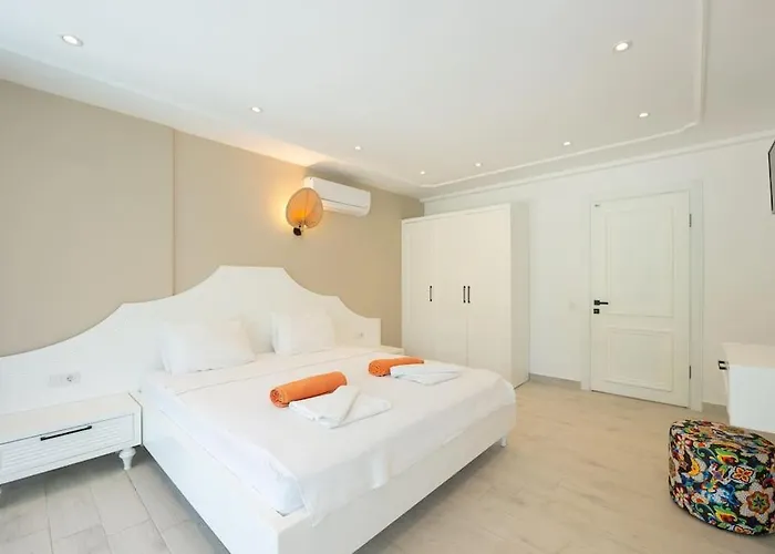 Villa Charming 3bed W/ Pool, Very Close To Centre *