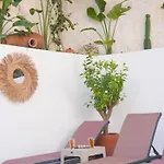 Villa Charming 3bed W/ Pool, Very Close To Centre