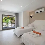Villa Charming 3bed W/ Pool, Very Close To Centre