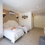Villa Charming 3bed W/ Pool, Very Close To Centre