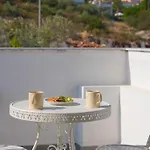 Villa Charming 3bed W/ Pool, Very Close To Centre