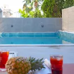 Villa Charming 3bed W/ Pool, Very Close To Centre