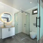 Villa Charming 3bed W/ Pool, Very Close To Centre
