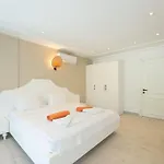 Villa Charming 3bed W/ Pool, Very Close To Centre *